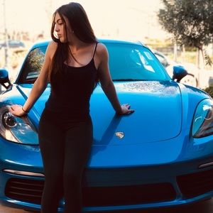 Meet your Posher, Elena